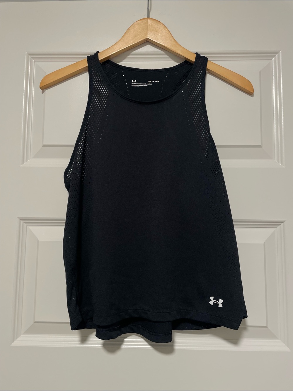 Under Armour Women’s Black Athletic Tank Top Breathable Mesh Racerback Training